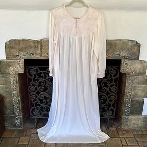 VTG WOUNDED BIRD: BABY PINK NYLON NIGHTGOWN w/ LACE YOKE